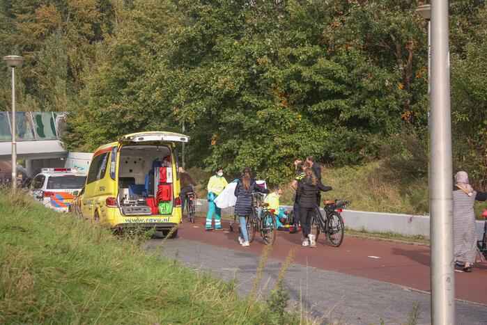 Man gewond na val met scooter in fietstunnel