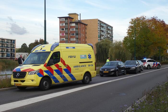 Kop-staart aanrijding tussen drie voertuigen