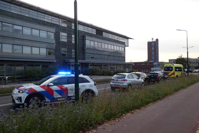 Kop-staart aanrijding tussen drie voertuigen