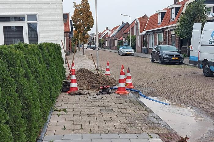 Waterlekkage onder trottoir