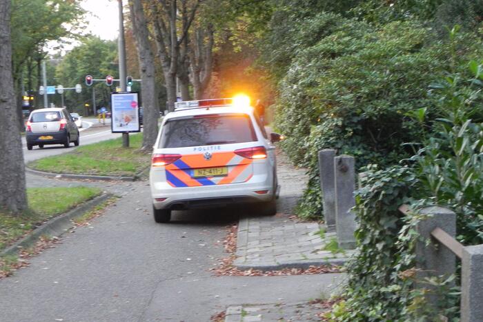 Twee fietsers botsen op fietspad