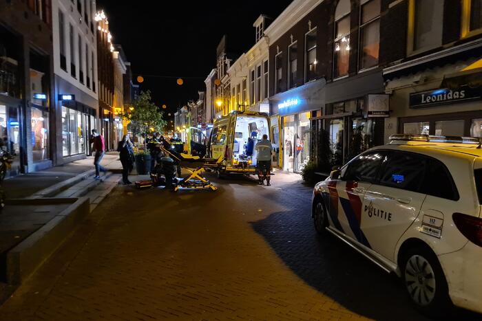 Man wijkt uit en slaat over de kop
