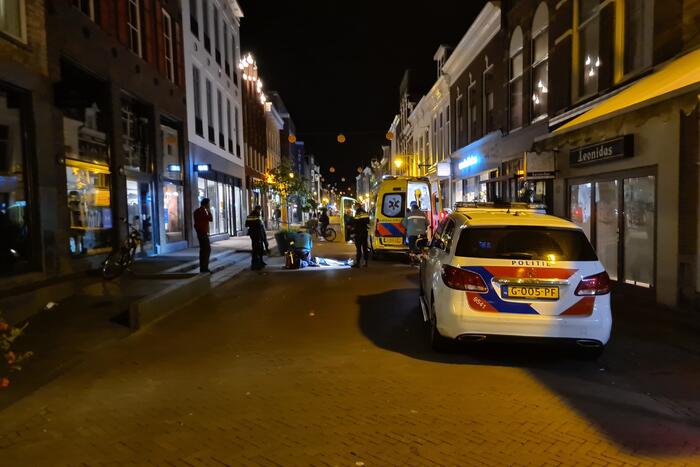 Man wijkt uit en slaat over de kop