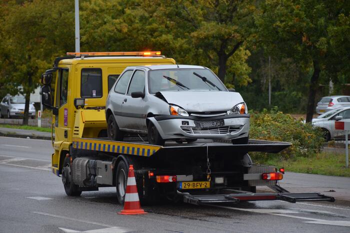 Kop-staart botsing tussen twee voertuigen
