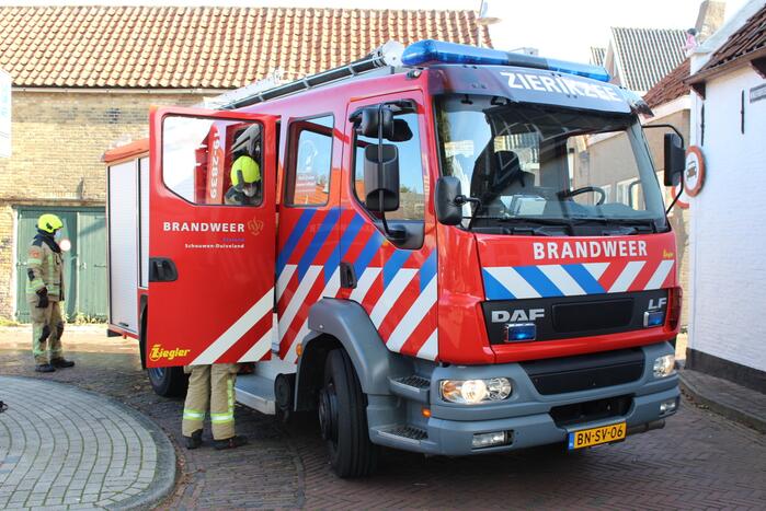 Brand door vuurwerk in ondergrondse container