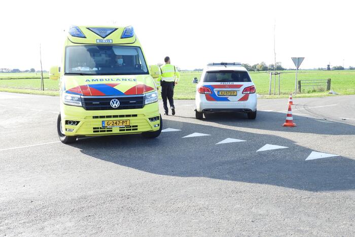Motorrijder gewond na botsing met auto op kruising