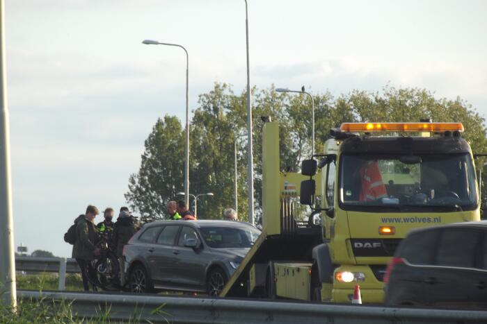 Bedrijfsbus en drie auto's betrokken bij ongeluk