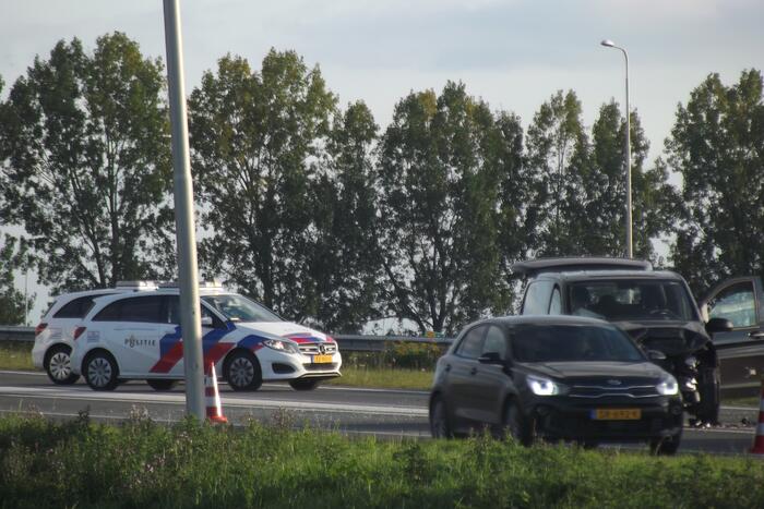 Bedrijfsbus en drie auto's betrokken bij ongeluk