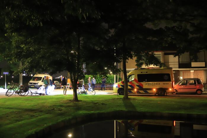 Fietser remt en slaat over de kop