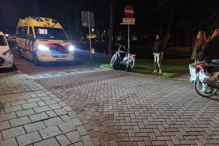 Fietser remt en slaat over de kop