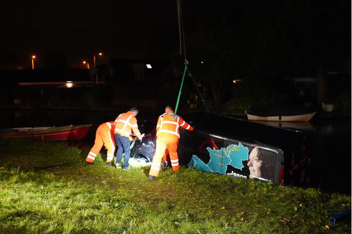 Bestelbus zanger Jason Bouman raakt te water