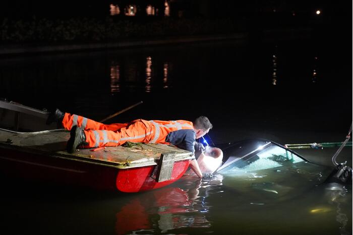 Bestelbus zanger Jason Bouman raakt te water