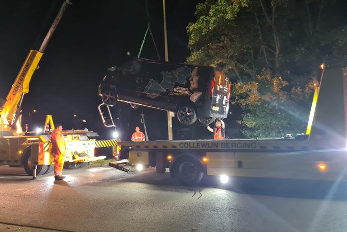 Bestelbus zanger Jason Bouman raakt te water