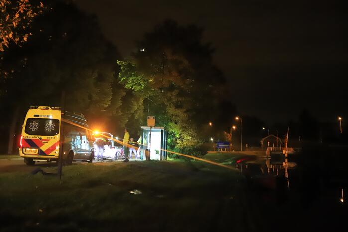 Bestelbus zanger Jason Bouman raakt te water