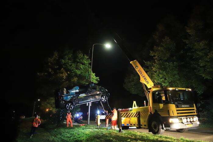 Bestelbus zanger Jason Bouman raakt te water