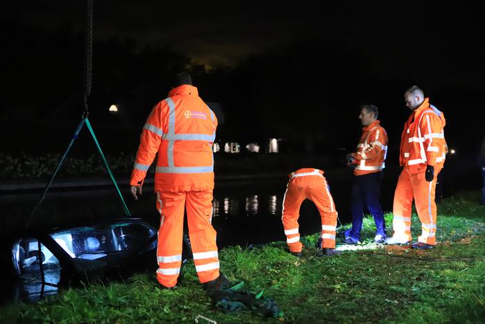 Bestelbus zanger Jason Bouman raakt te water