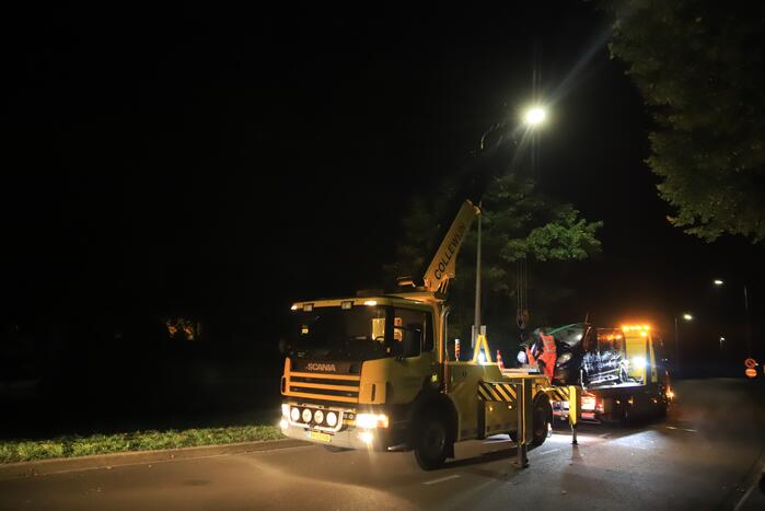 Bestelbus zanger Jason Bouman raakt te water