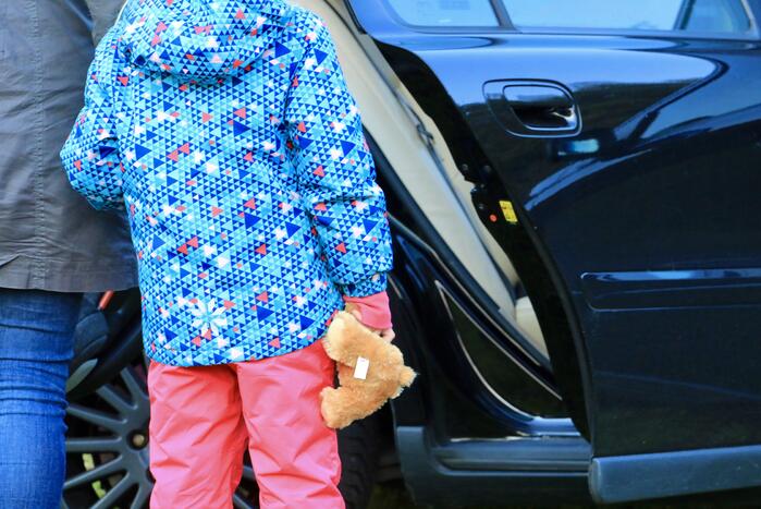 Flinke schade tussen twee voertuigen op kruising