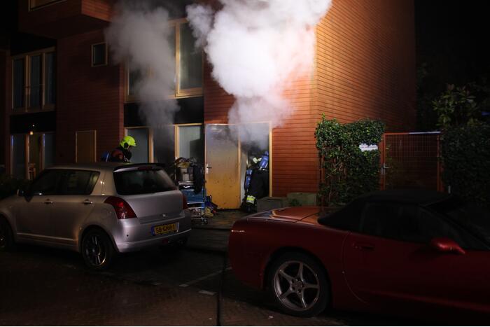 Veel rook bij brand in woning