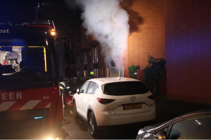 Veel rook bij brand in woning