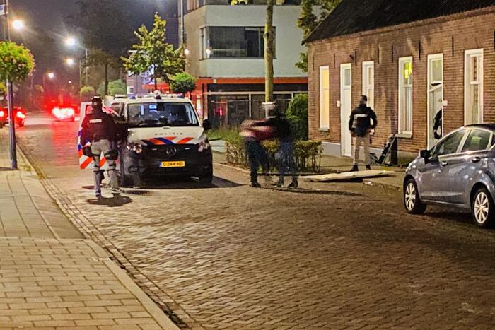 Arrestatieteam valt woning binnen