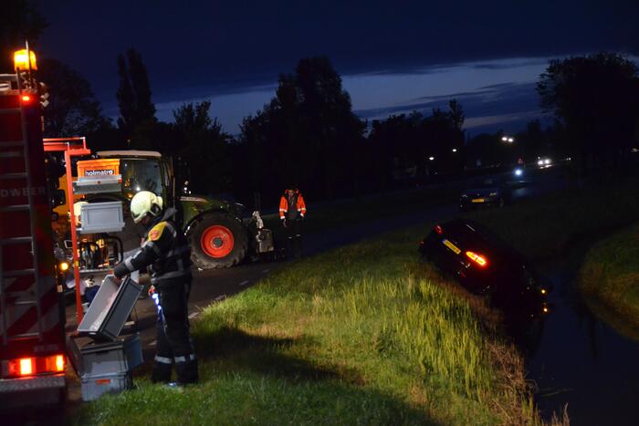 Bestuurder auto gewond bij botsing met tractor