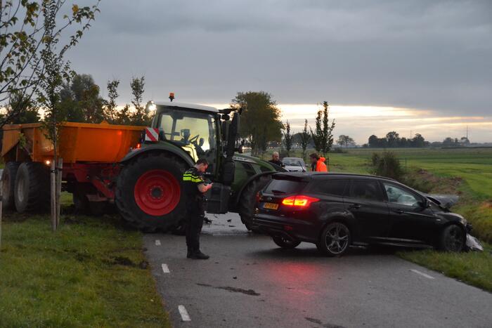 Bestuurder auto gewond bij botsing met tractor