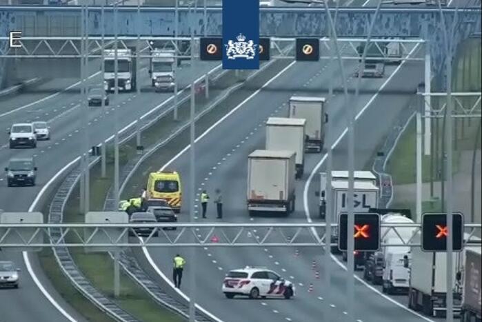 Drie rijstroken afgesloten na verkeersongeval