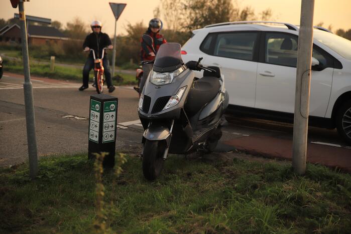 Twee personen gewond na aanrijding