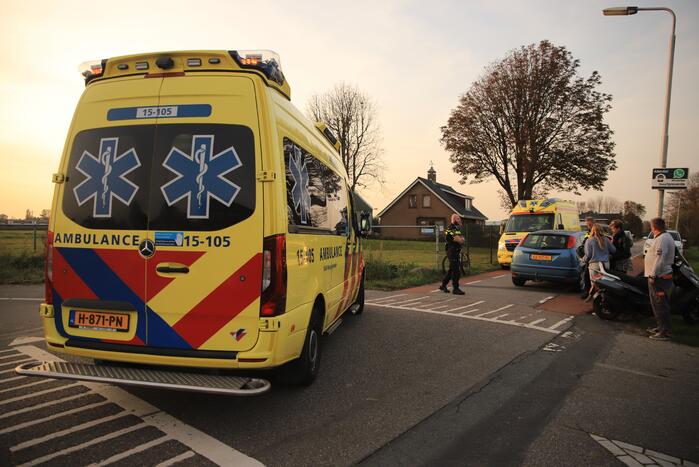 Twee personen gewond na aanrijding