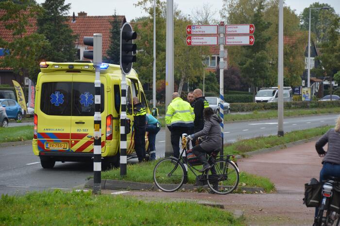 Vrouw gewond na aanrijding met doorrijder