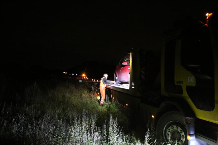 Personenauto heeft schade na aanrijding met hert