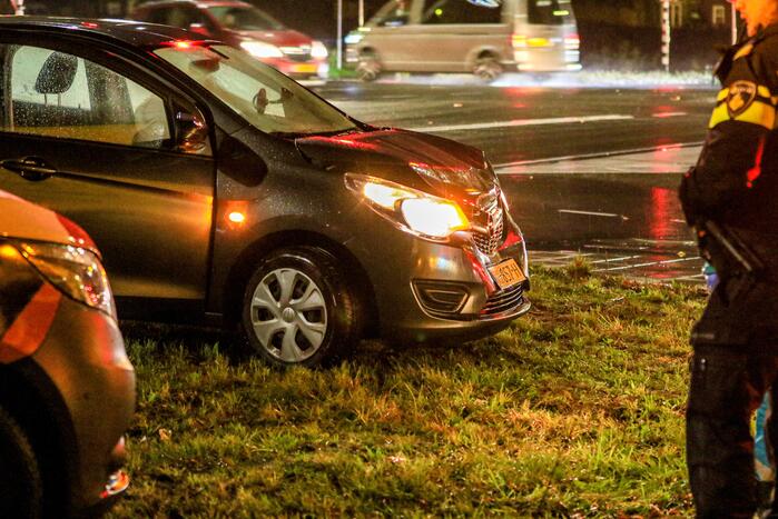 Veel schade bij kop-staart botsing voor stoplicht