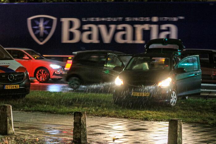 Veel schade bij kop-staart botsing voor stoplicht