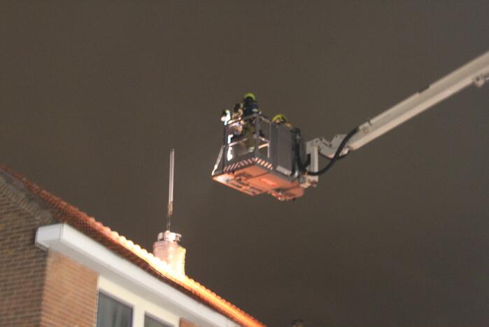 Brand in schoorsteen van woning