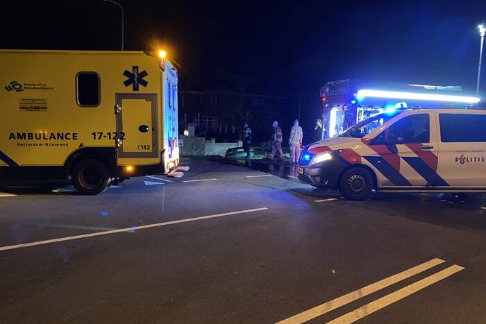 Auto raakt te water, inzittende gevlucht