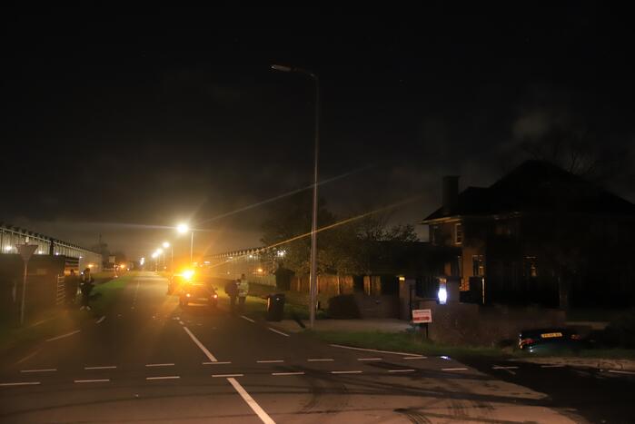 Auto raakt te water, inzittende gevlucht