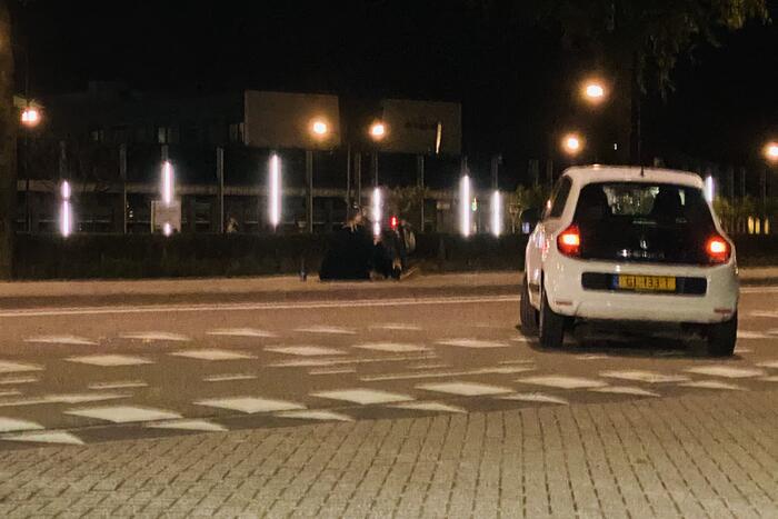 Automobiliste rijdt fietser aan bij verlaten tankstation