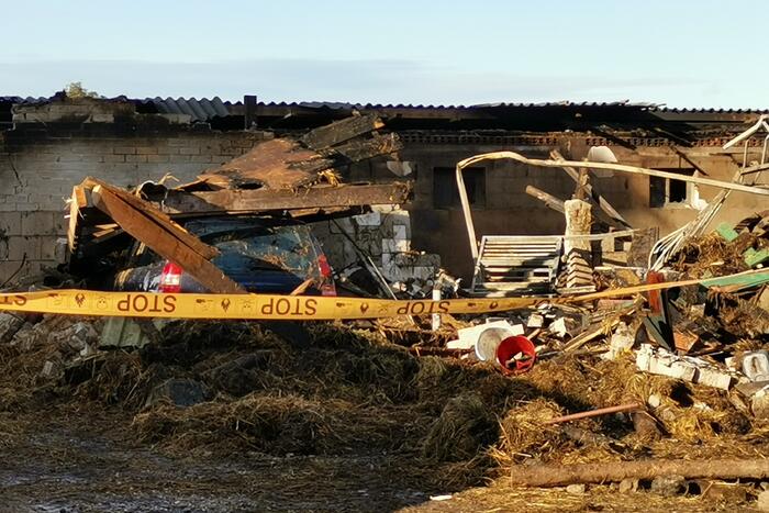 #Bennekom Enorme schade na uitslaande brand in schuur Slagsteeg Bennekom.