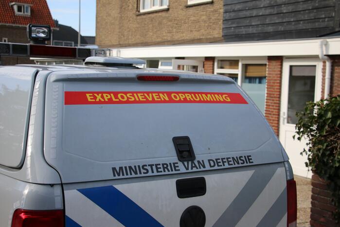 Explosieven Opruimingsdienst haalt granaten, ontsteker en een kogel uit schuur