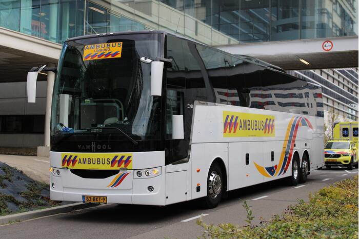 Zes coronapatiënt uit Rotterdam opgehaald met ambulancebus