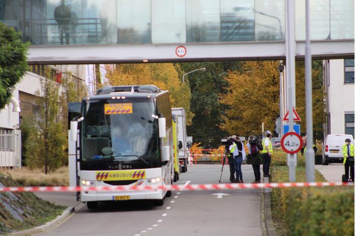 Zes coronapatiënt uit Rotterdam opgehaald met ambulancebus