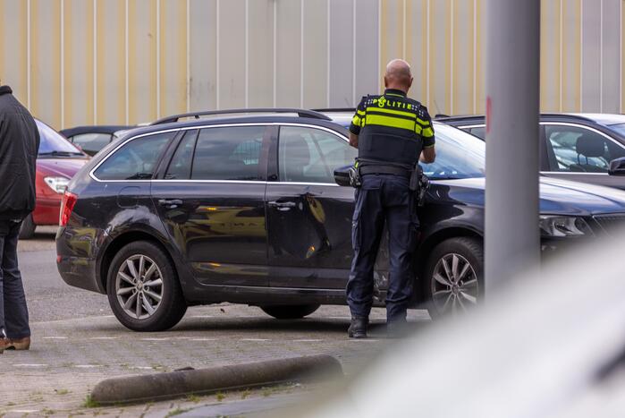 Brommerrijdster gewond na botsing met auto
