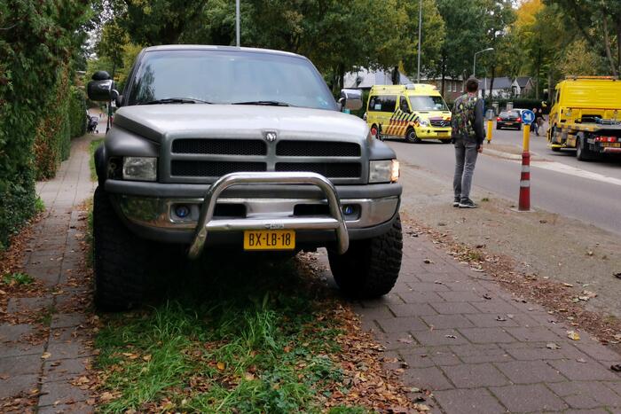 Forse schade na aanrijding tussen twee auto's