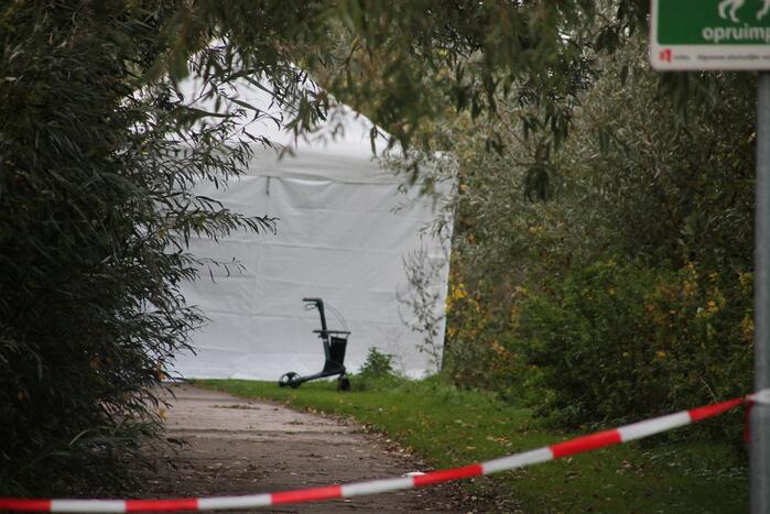 Oudere man met rollator in water terechtgekomen en overleden