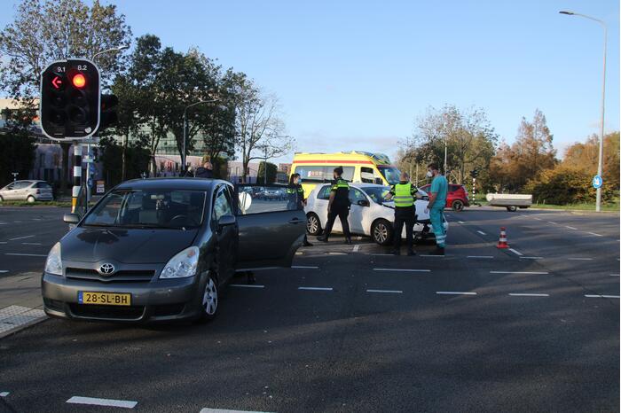 Twee personenvoertuigen betrokken bij botsing
