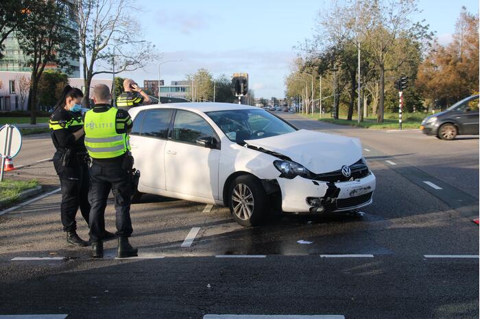 Twee personenvoertuigen betrokken bij botsing