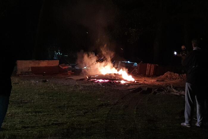 Berg rommel in de brand gestoken