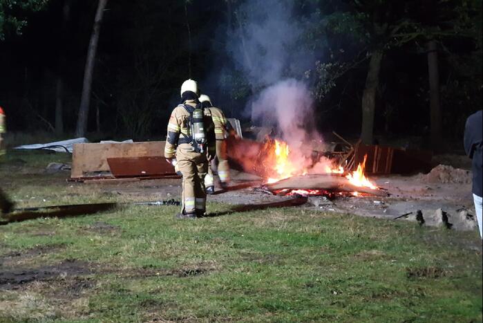 Berg rommel in de brand gestoken