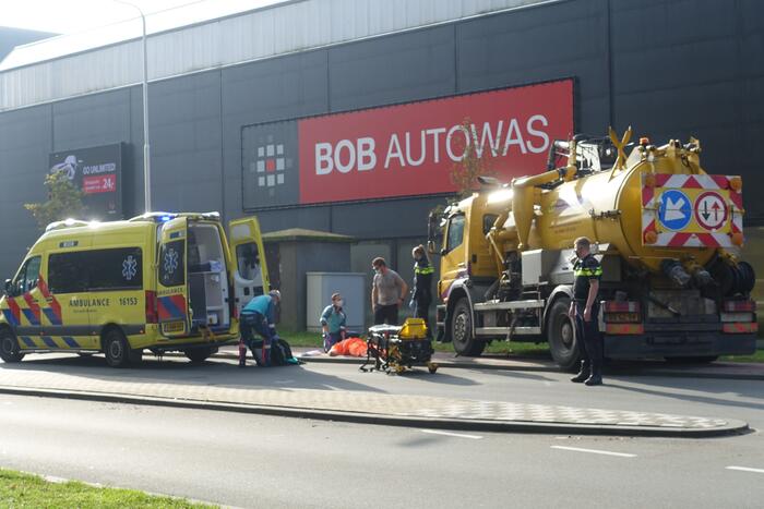 Wegwerker gewond door aanrijding